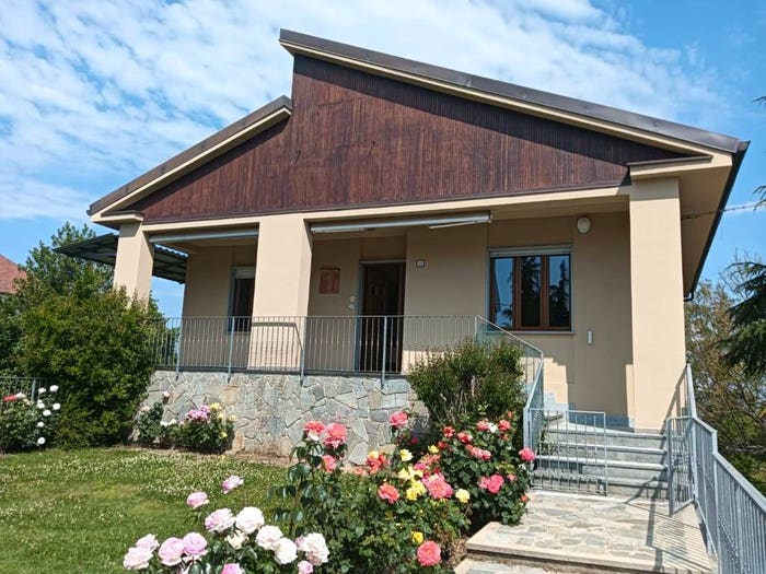Casa con 5 locali in vendita in Via Armando Diaz, Centro, Alba