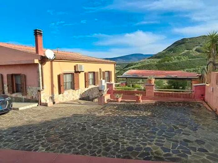 Casa con 6 locali in vendita in Cuglieri