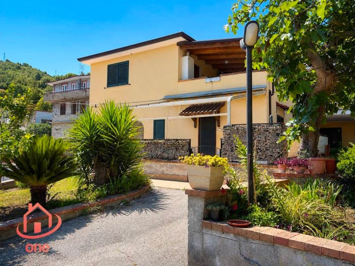 Appartamento trilocale in vendita in Via San Gennaro, Santa Maria, Castellabate