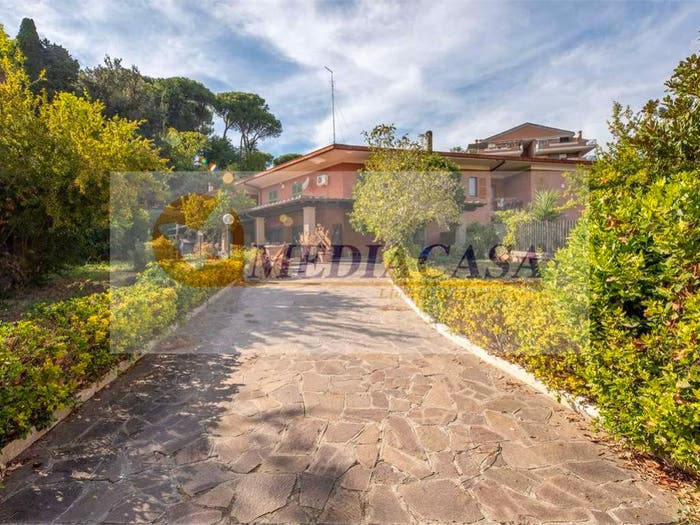 Casa con 6 locali in vendita in Via della Giustiniana, La Giustiniana, Roma