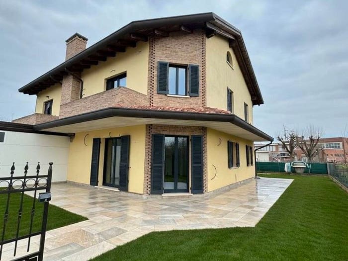 Casa con 5 locali in vendita in VIA JLENNON SNC, Centro, Lusia