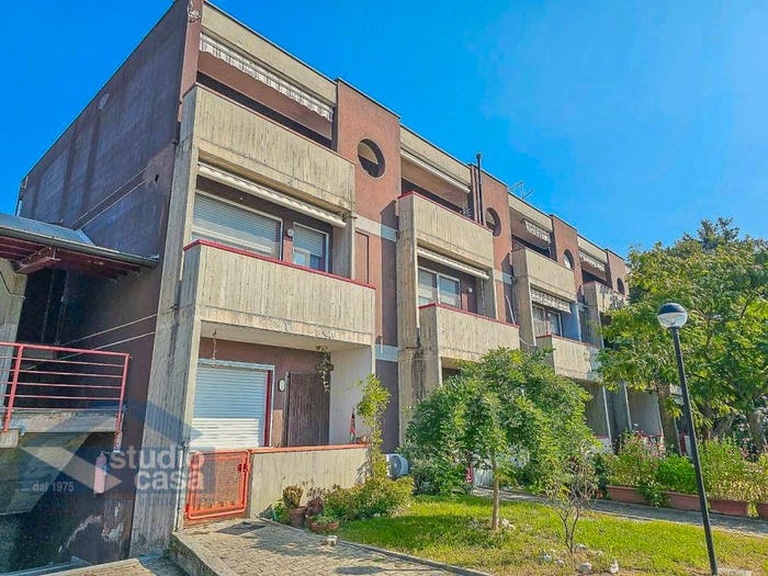 Appartamento trilocale in vendita in VIA ADA NEGRI, San Martino in Strada