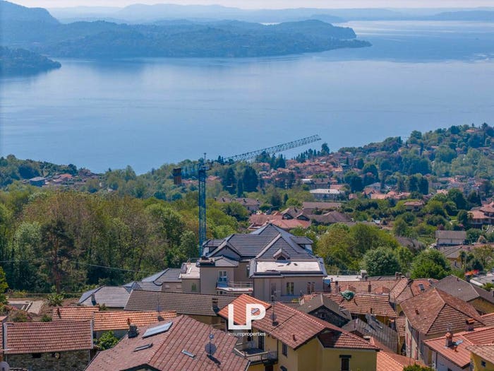 Appartamento con 5 locali in vendita in VIA MONSIGNORE SCAVINI, Arizzano