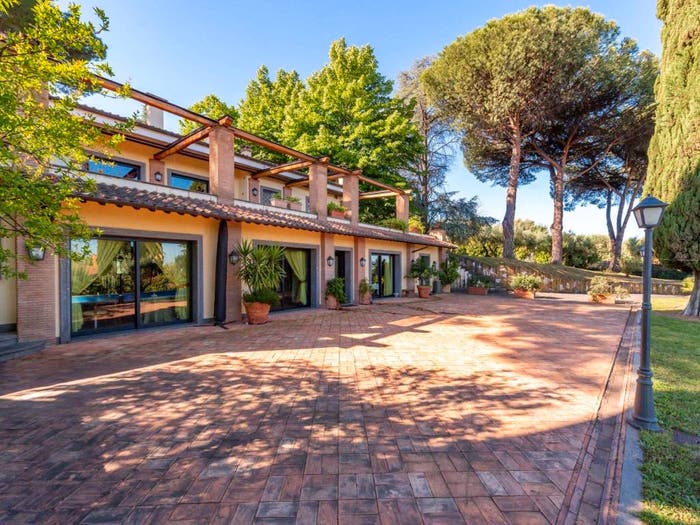 Casa con 6 locali in vendita in Via Frascati Colonna, Frascati