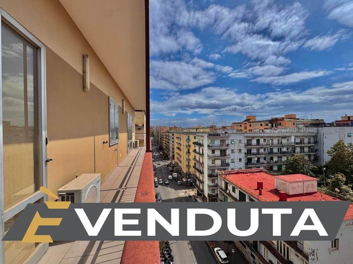 Appartamento con 6 locali in vendita in Via Francesco Cilea, Vomero, Napoli