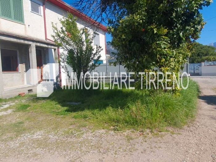 Appartamento quadrilocale in vendita in Centro, Massa