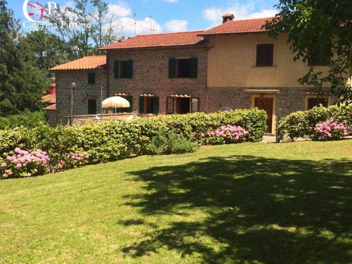 Casa con 6 locali in vendita in località Gugena La Porta, San Godenzo