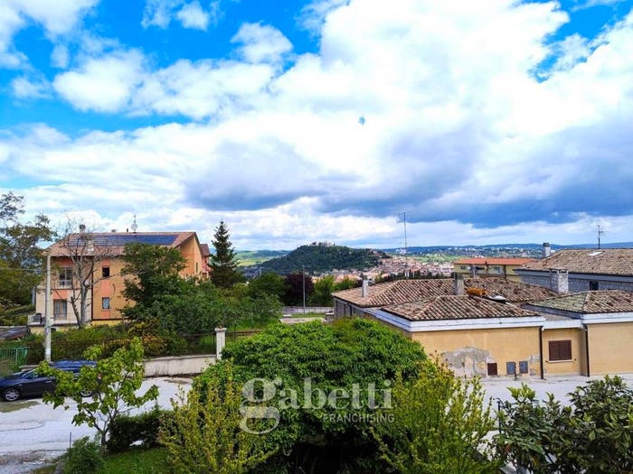 Casa con 6 locali in vendita in Via Quintino Sella, Cese, Campobasso