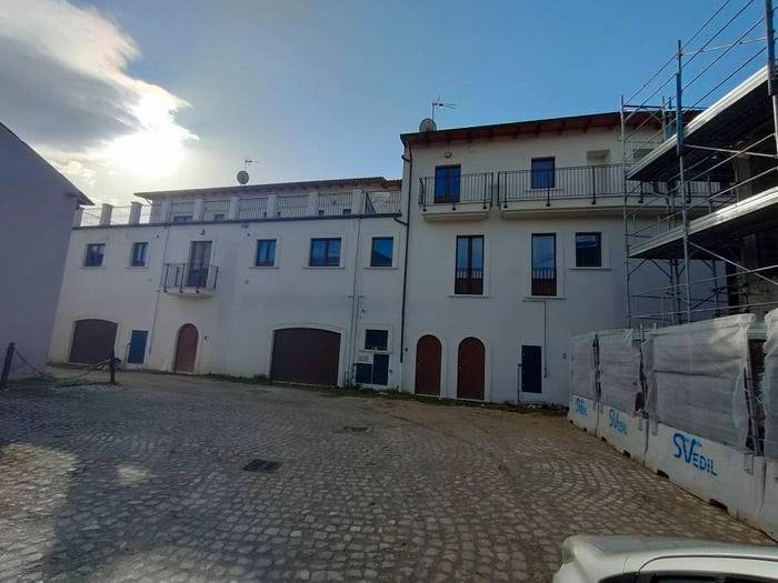 Casa con 5 locali in vendita in Sant'Elia Bazzano, L'Aquila