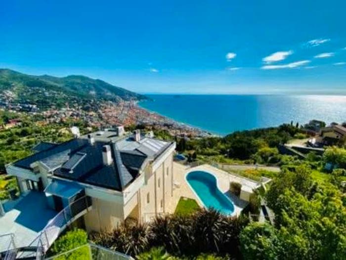 Casa quadrilocale in vendita in Via Luigi Borri SNC, Fenarina Via Neghelli Collina di Ponente, Alassio