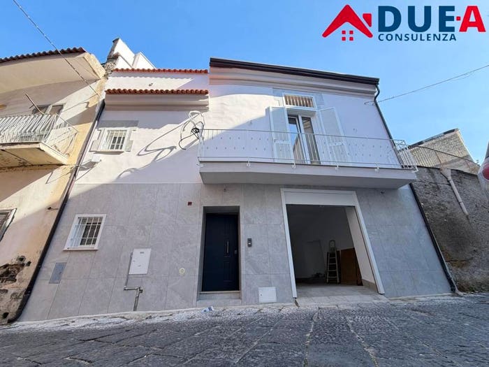 Casa con 6 locali in vendita in Via Cesare Golia, Aversa