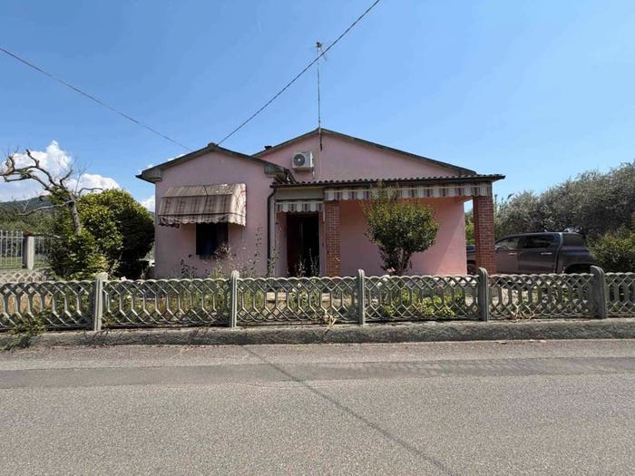 Casa quadrilocale in vendita in Casano Dogana Isola, Luni
