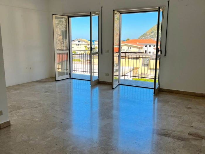 Appartamento con 6 locali in vendita in Corso Francia, Corica, Amantea