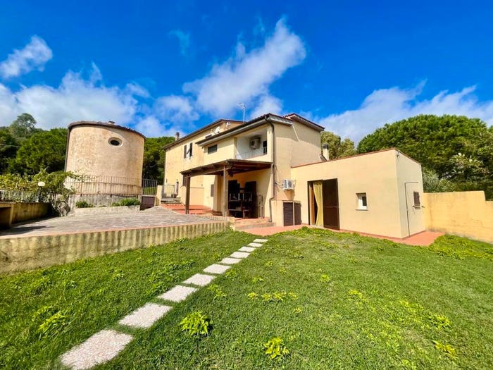 Appartamento quadrilocale in vendita in Viale Italia, Porto Azzurro