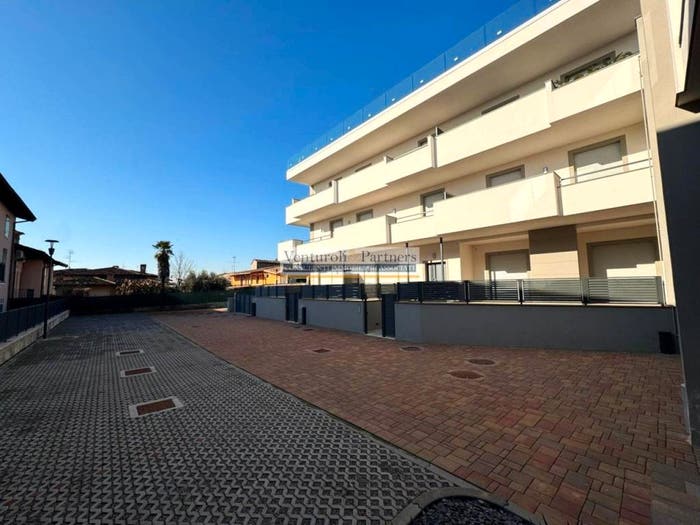 Appartamento trilocale in vendita in Via San Vincenzo, Centro, Calcinato