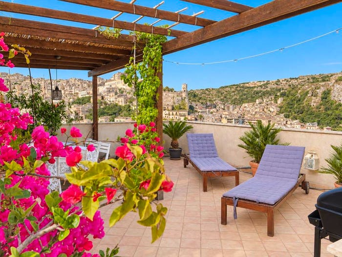 Casa quadrilocale in vendita in Via Liceo Convitto, Modica Bassa, Modica