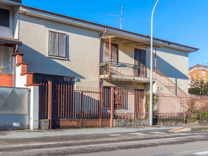 Casa con 6 locali in vendita in Via Alfredo di Dio, Centro, Busto Garolfo