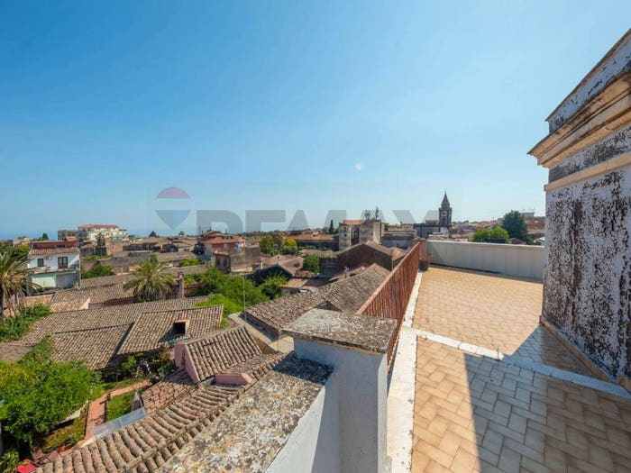 Casa con 6 locali in vendita in via Santa Lucia, Centro, Mascalucia