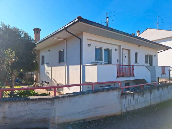 Casa con 6 locali in vendita in Introdacqua