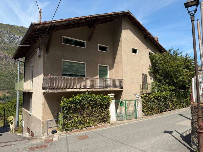 Casa con 6 locali in vendita in Frazione Prelaz, Lassolaz, Pontey
