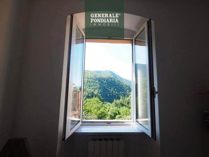 Casa con 6 locali in vendita in Via Battaglione Val di Vara, Calice al Cornoviglio