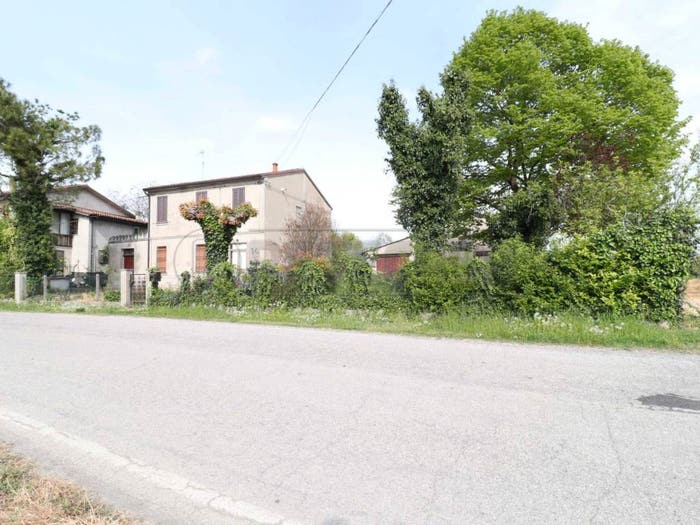 Casa con 6 locali in vendita in Bondeno