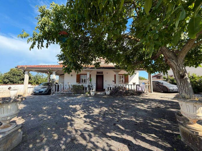 Casa trilocale in vendita in via monte sirino, Campoleone Tre Colli, Aprilia