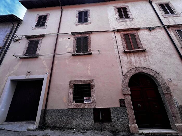 Casa con 9 locali in vendita in Via Duca Roberto, Cittaducale