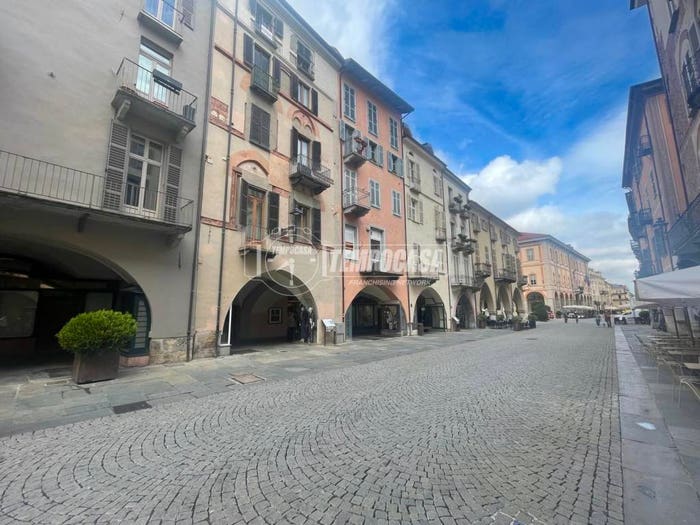 Appartamento trilocale in vendita in Via Roma, Centro Storico, Cuneo