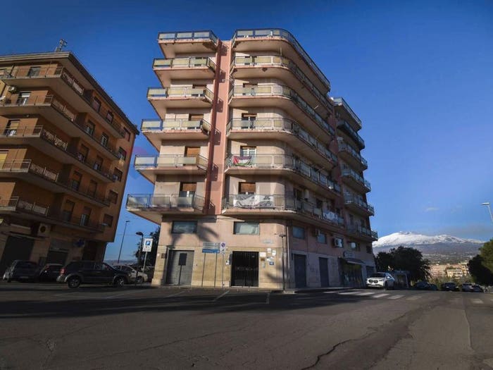Appartamento con 6 locali in vendita in Largo Assisi, Paternò