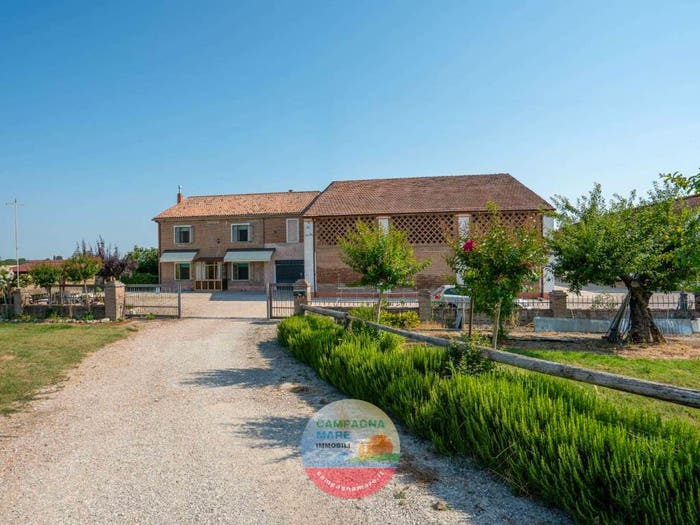Casa con 6 locali in vendita in Via Settembre, Centro, Copparo