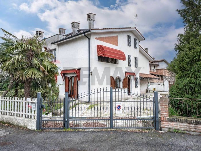 Appartamento con 6 locali in vendita in Via Idris Ricci, Centro, Copparo