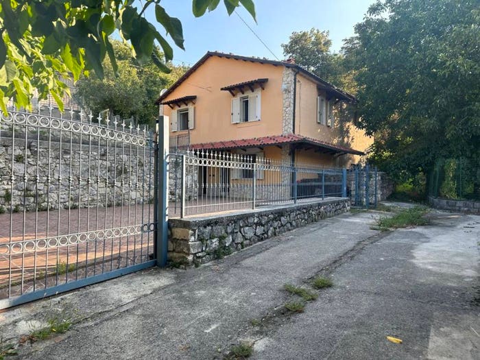Casa con 6 locali in vendita in Via Fonte della Posta, Sant'Eufemia a Maiella