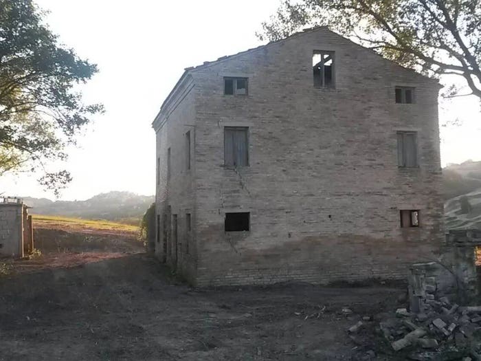 Casa con 6 locali in vendita in Fermo
