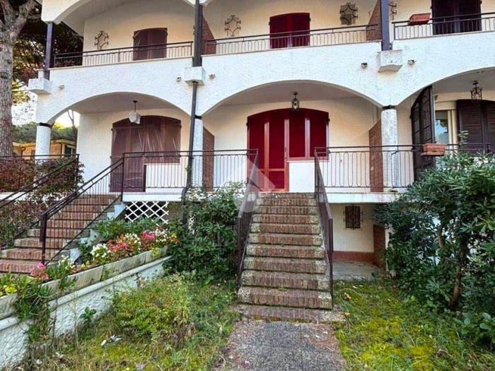 Appartamento quadrilocale in vendita in Via Lorenzetti, Lido di Spina, Comacchio