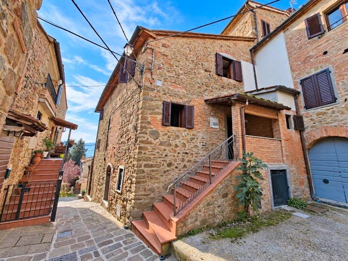 Casa con 6 locali in vendita in Pietraviva, Bucine
