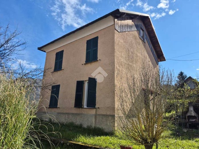 Casa con 6 locali in vendita in Località Castello, Centro, Montoggio