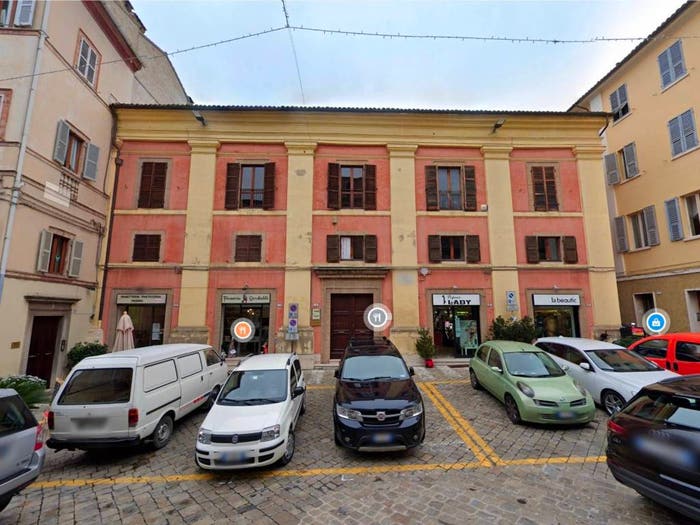 Appartamento con 5 locali in vendita in Piazza Annessione, Centro, Macerata