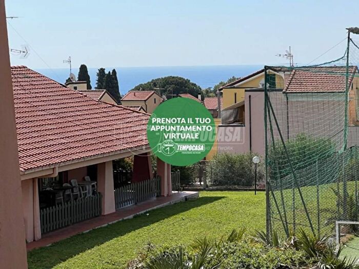 Appartamento quadrilocale in vendita in Via E Toti, Centro, Loano