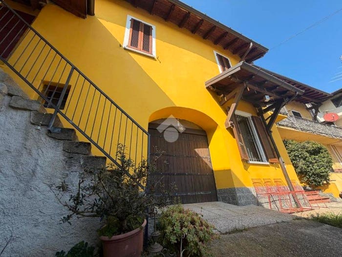 Appartamento quadrilocale in vendita in Via C Battisti, Lozza