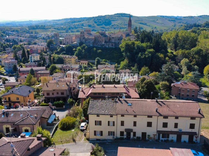 Casa con 6 locali in vendita in Via Bacuccola, Centro, Castelvetro di Modena