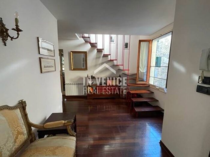 Appartamento con 6 locali in vendita in Calle de la Fenice, San Marco, Venezia