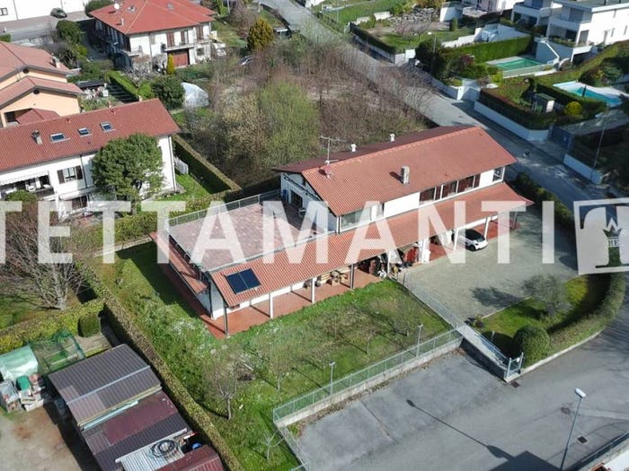 Casa con 6 locali in vendita in Via Don Luciano Schiavo, Albavilla