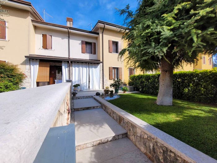 Casa con 5 locali in vendita in Via Capovilla, Centro, Illasi