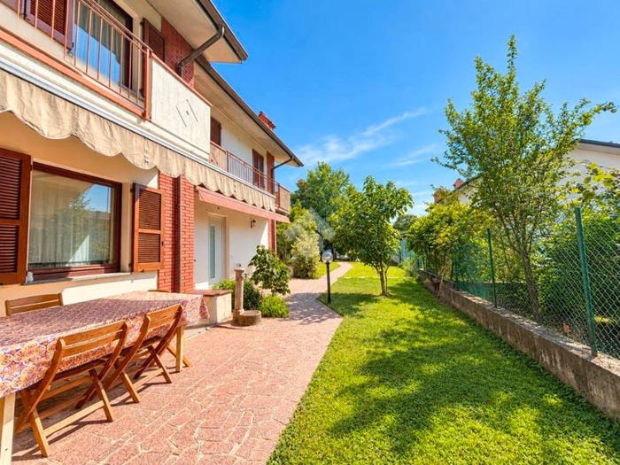 Casa quadrilocale in vendita in Via Alessandro Volta, Ambivere