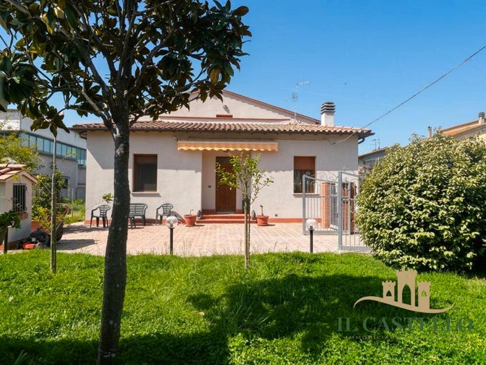 Casa con 5 locali in vendita in Via Santa Maria, Macchie, Castiglione del Lago