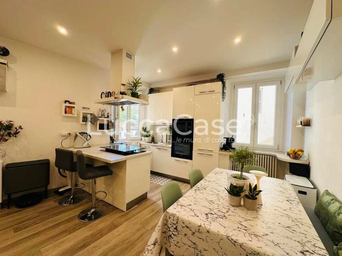 Appartamento con 6 locali in vendita in Piazza Anfiteatro Torre Guinigi, Lucca
