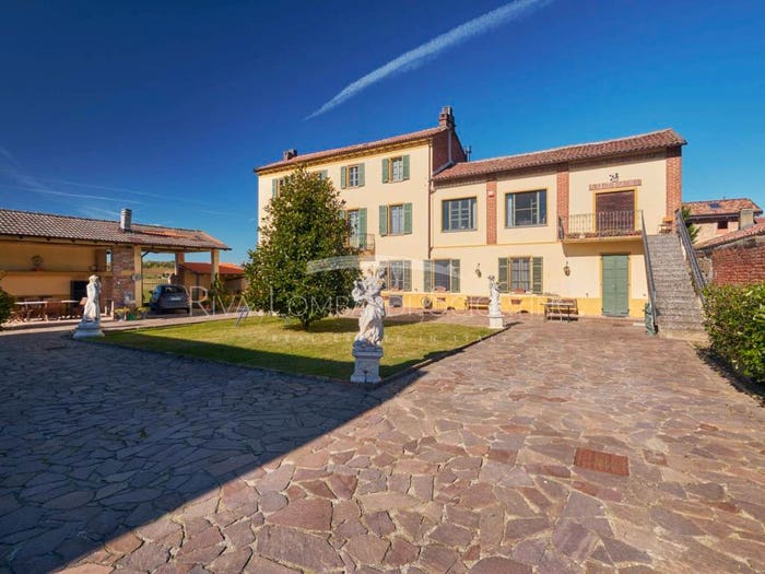 Casa con 6 locali in vendita in Strada Santa Maria, Moncalvo