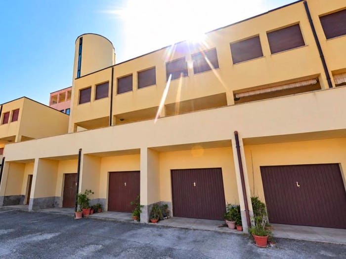 Appartamento trilocale in vendita in Via Aprile, Centro, Agugliano