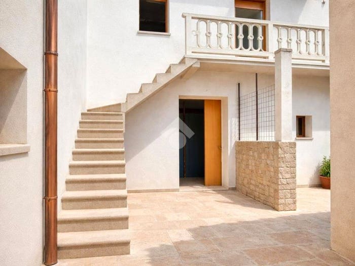 Casa quadrilocale in vendita in Via Alessandro Manzoni, Amaro